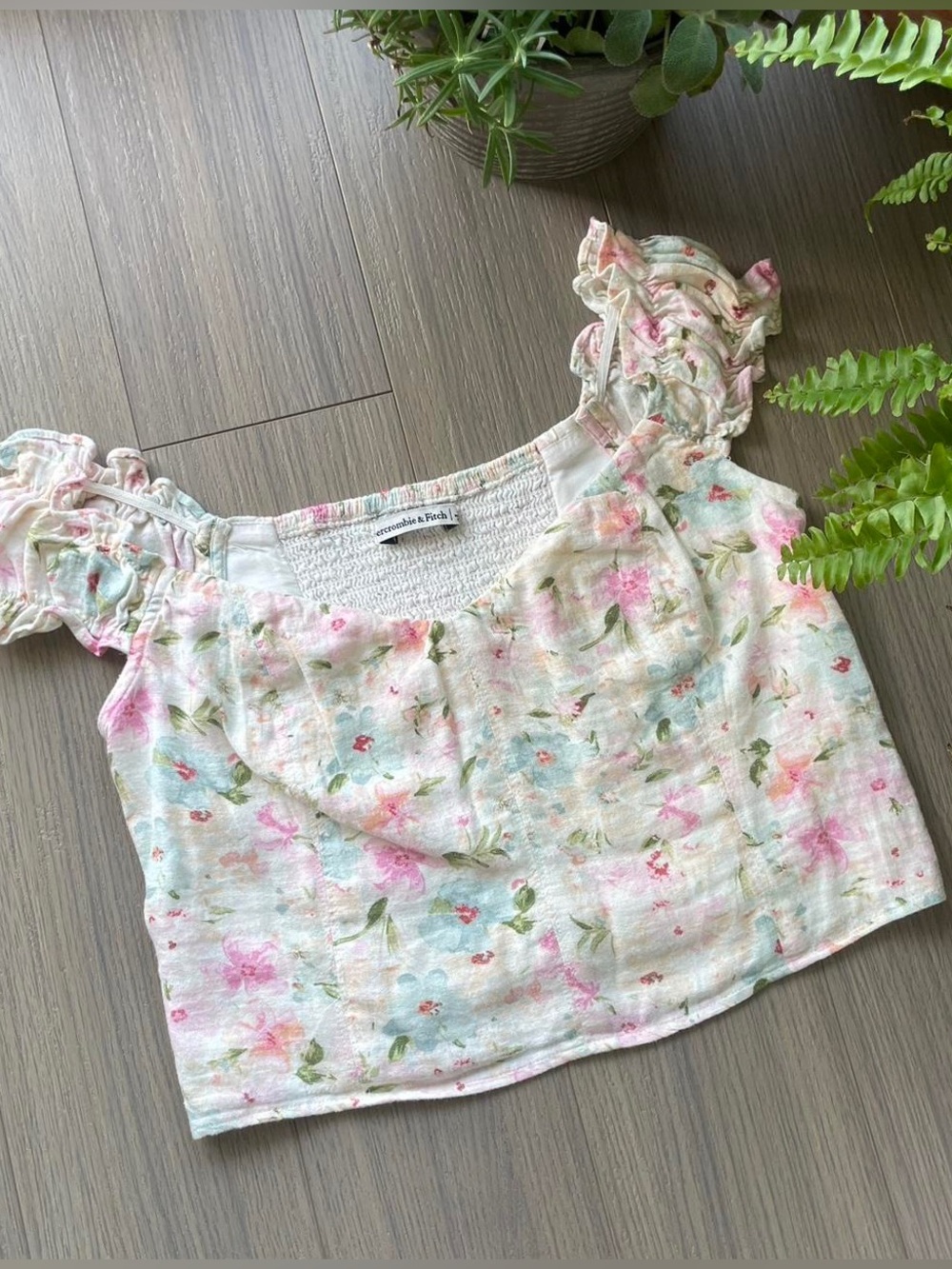 Abercrombie & Fitch Pastel Floral Ruffle-Sleeve Crop Top